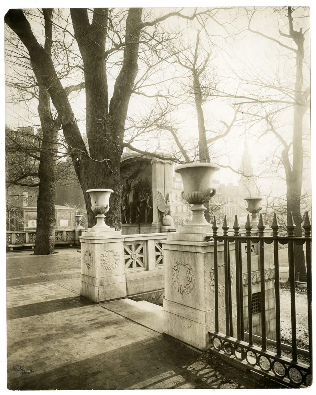 Shaw Memorial, Boston, EUA, c.1902-10 (foto em prata gelatina) de Jessie Tarbox Beals