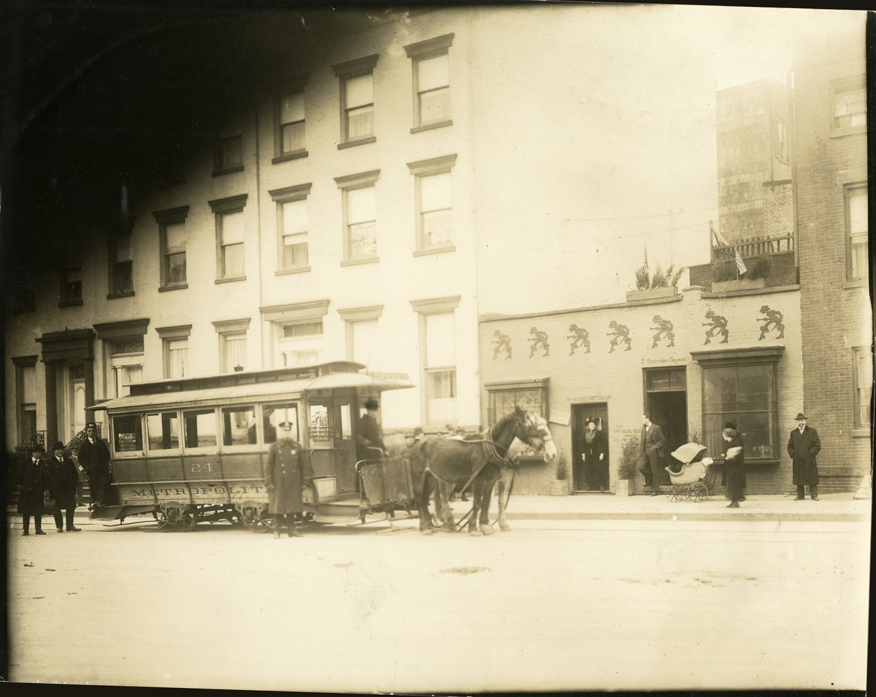Sheridan Square, Nova York, EUA, c.1905-40 (foto em prata gelatina) de Jessie Tarbox Beals