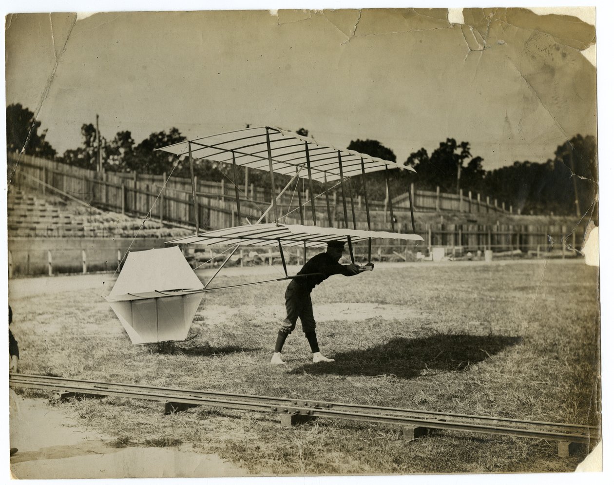 William Avery na "Máquina de Deslizar" de Jessie Tarbox Beals