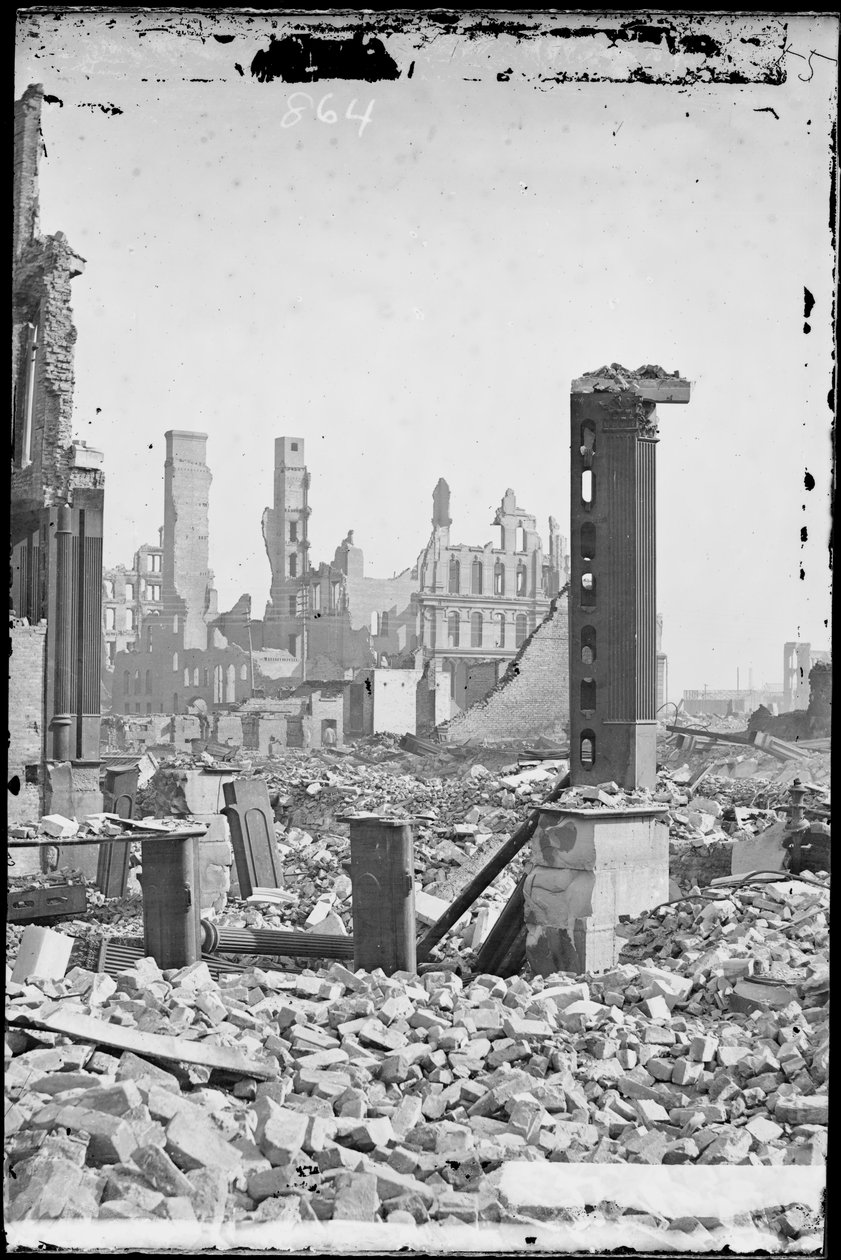 Vista do canto sudoeste das ruas Dearborn e Monroe, mostrando o Grand Pacific Hotel ao fundo e as ruínas do Bloco de Honore em primeiro plano após o incêndio de Chicago de 1871, c.1871 de Jex Bardwell
