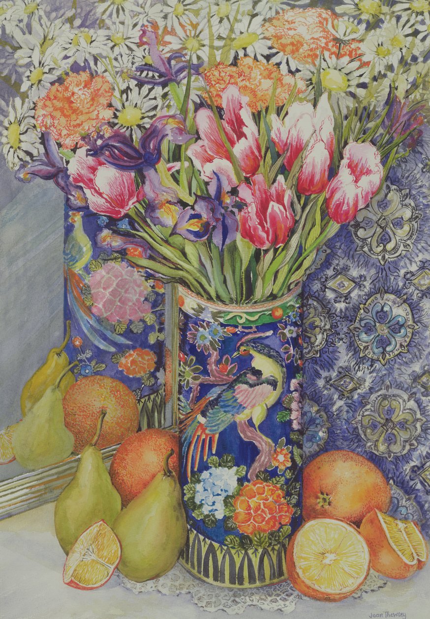 Tulipas em um vaso japonês com frutas de Joan Thewsey