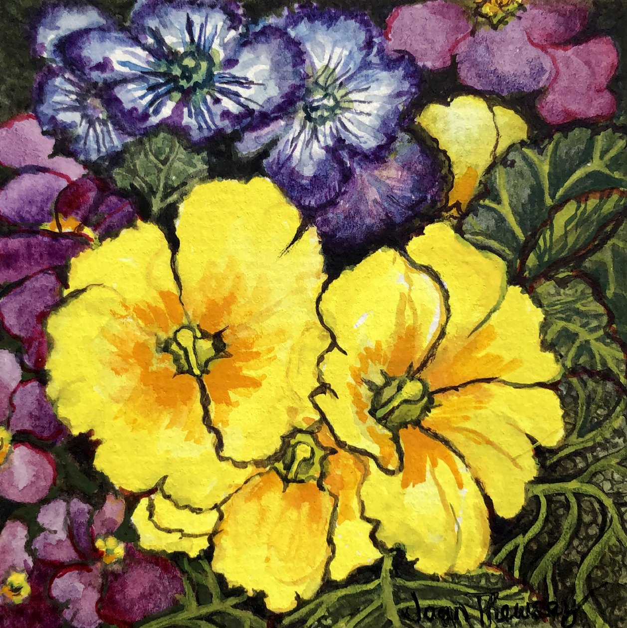 Três Primroses Amarelos rodeados de malva e primroses e folhas roxas (aguarela) de Joan Thewsey