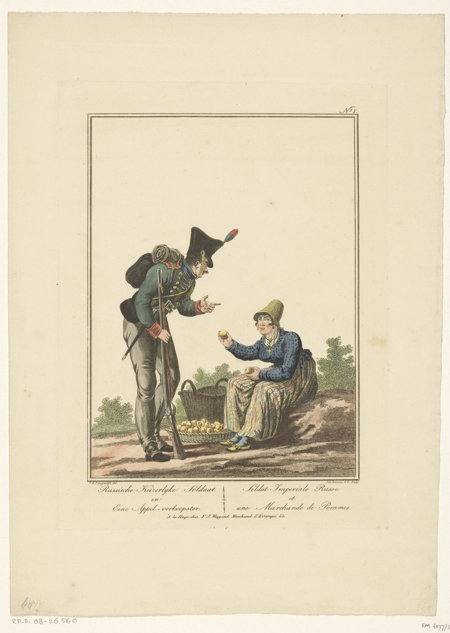 Soldado permanente perto de um vendedor de maçãs sentado
Soldado imperial russo e um vendedor de maçãs (título sobre o objecto)
Fardas e fatos (título da série) de Joannes Bemme