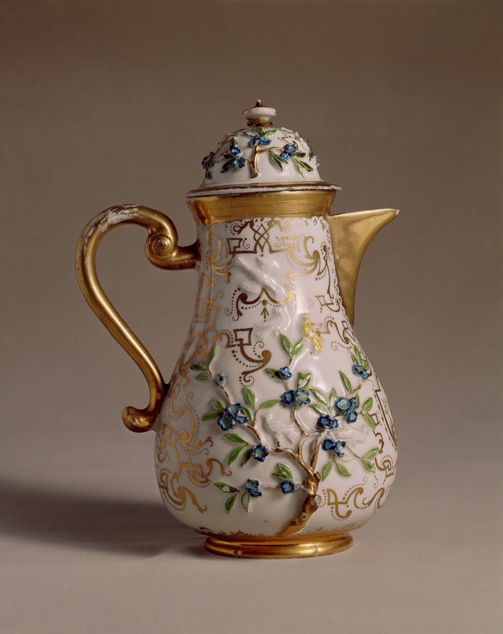 Cafeteira, decorada com relevo aplicado, Meissen, porcelana c.1710 de Johann Friedrich Bottger