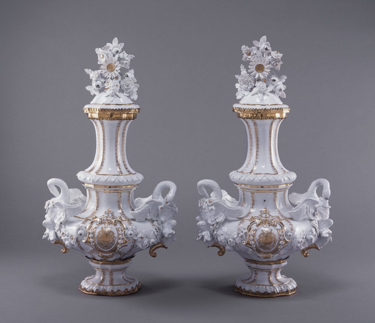 Par de vasos do serviço «Swan» de Johann Joachim Kändler