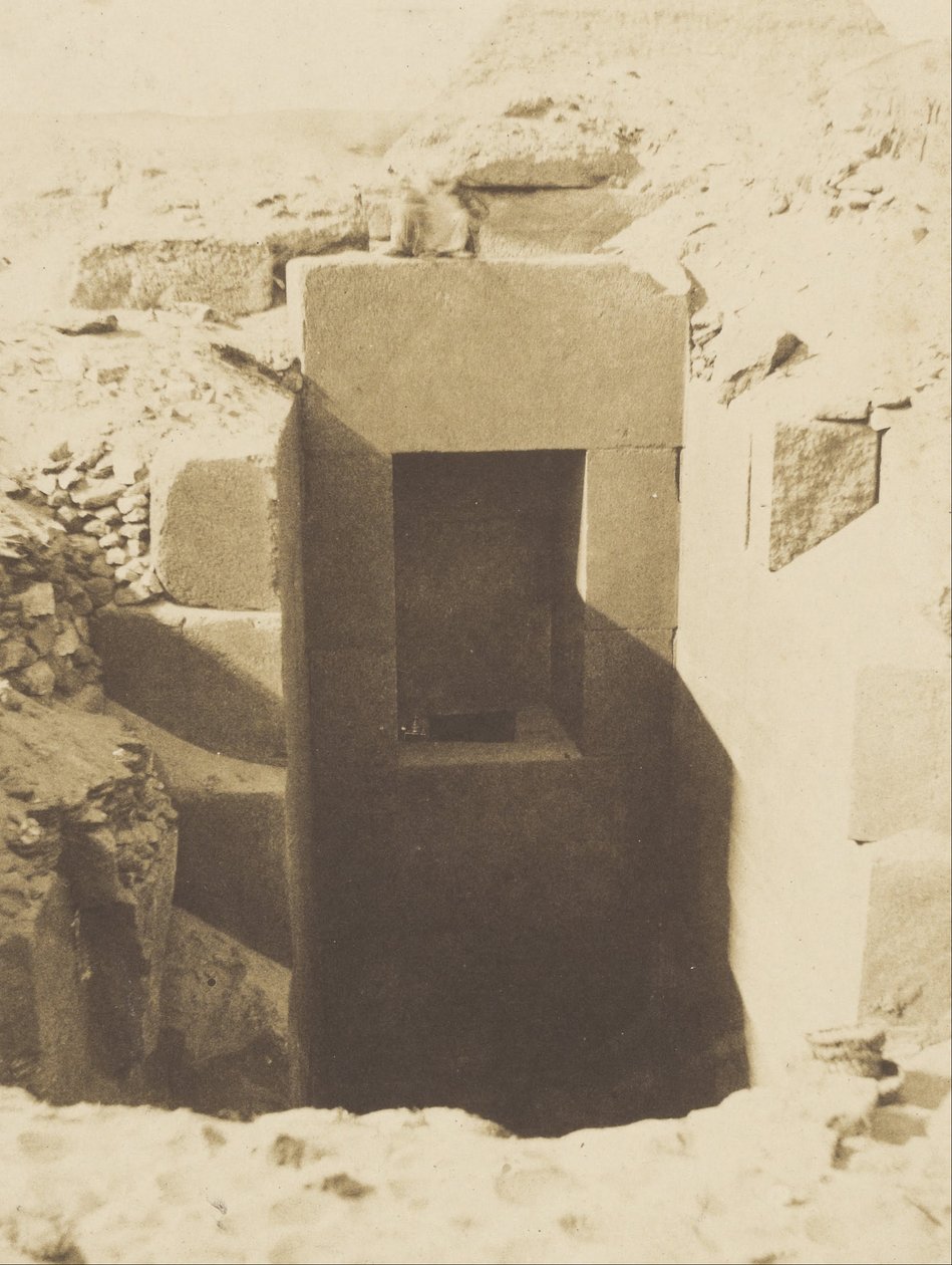 (Pirâmides de Giseh, Obras do Sr. Mariette, Portão de Descoberta de Granito à Esquerda da Escavação da Esfinge ... de John Beasly Greene
