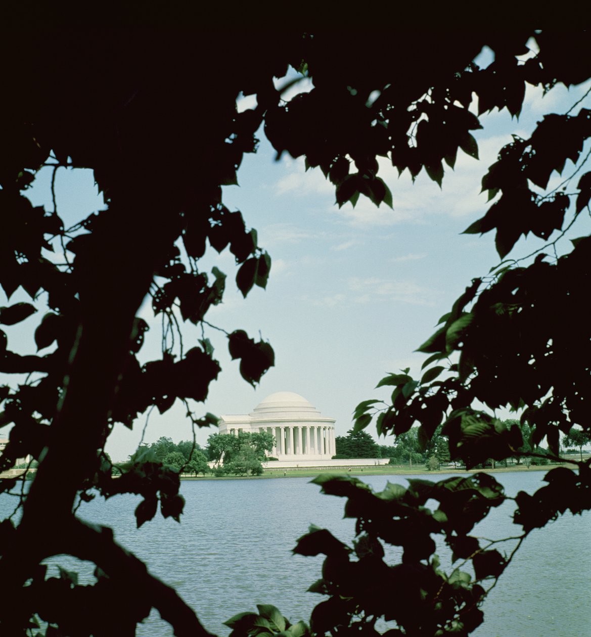 Vista do Jefferson Memorial, construído em 1938-43 de John Russell Pope