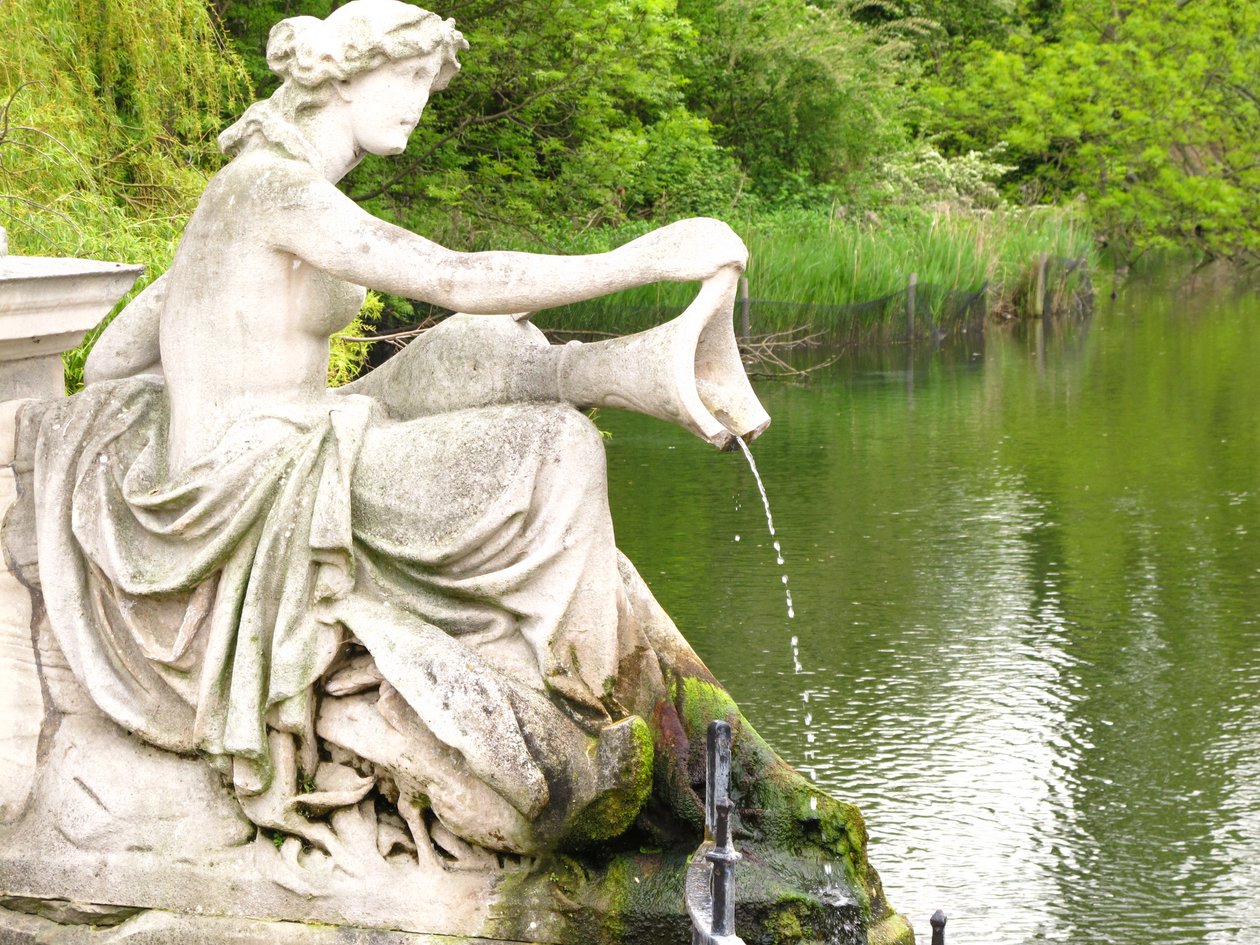 Ninfa de água, detalhe de uma fonte no jardim italiano, foto de 1861 de John Thomas