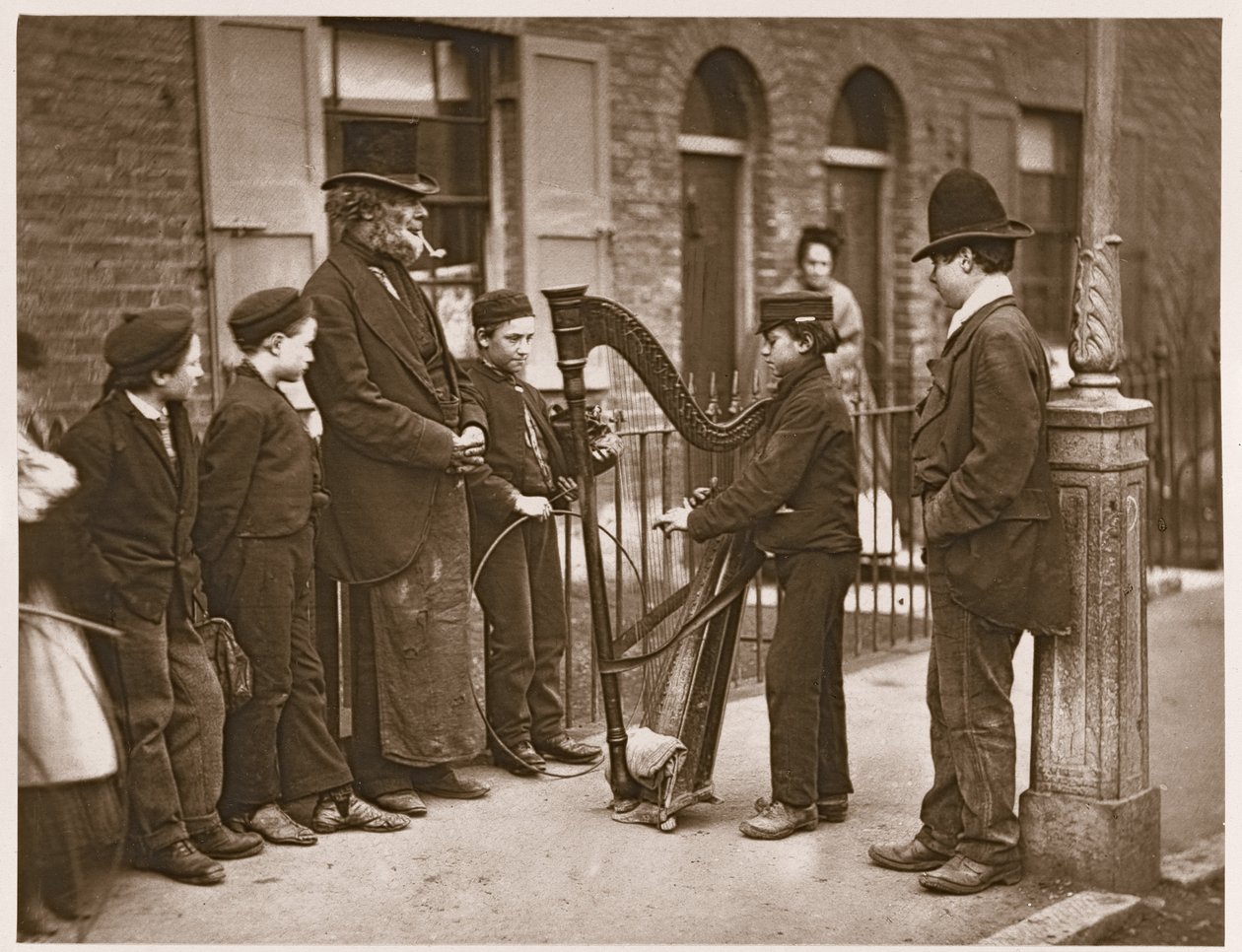Músicos de rua italianos, de &39;Street Life in London&39;, 1877-78 (woodburytype) de John Thomson