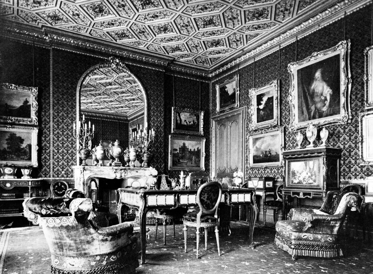 Uma das salas principais de Seamore Place, ilustração de "Uma descrição das obras de arte que formam a coleção de Alfred de Rothschild", de Charles Davis, publicada em 1884 de John Thomson