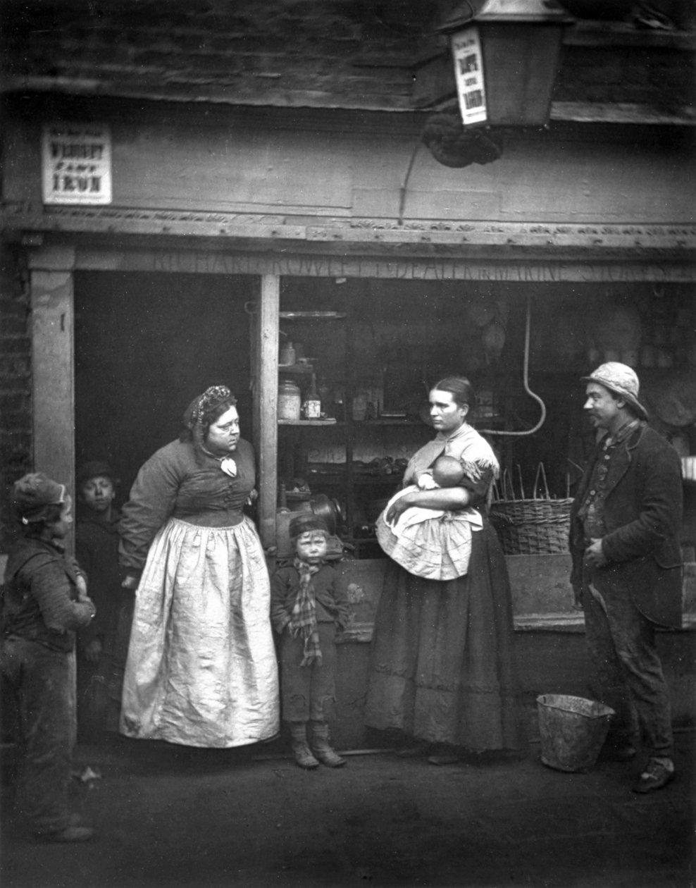 Sofredores do Dilúvio, de &39;Street Life in London&39;, de J. Thomson e Adolphe Smith, 1877 de John Thomson