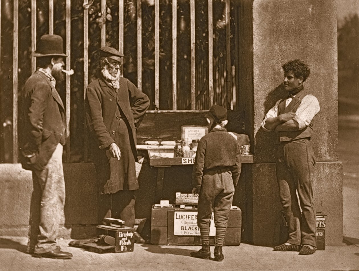 O sapato dramático preto, 1876-77 (woodburytype) de John Thomson