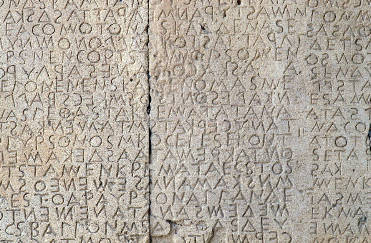 Código de lei de Gortyn, inscrições dóricas em placas de pedra, Gortyn, Creta, Grécia, civilização grega, século V a.C., Detalhe (foto) de Walter Charles Mills