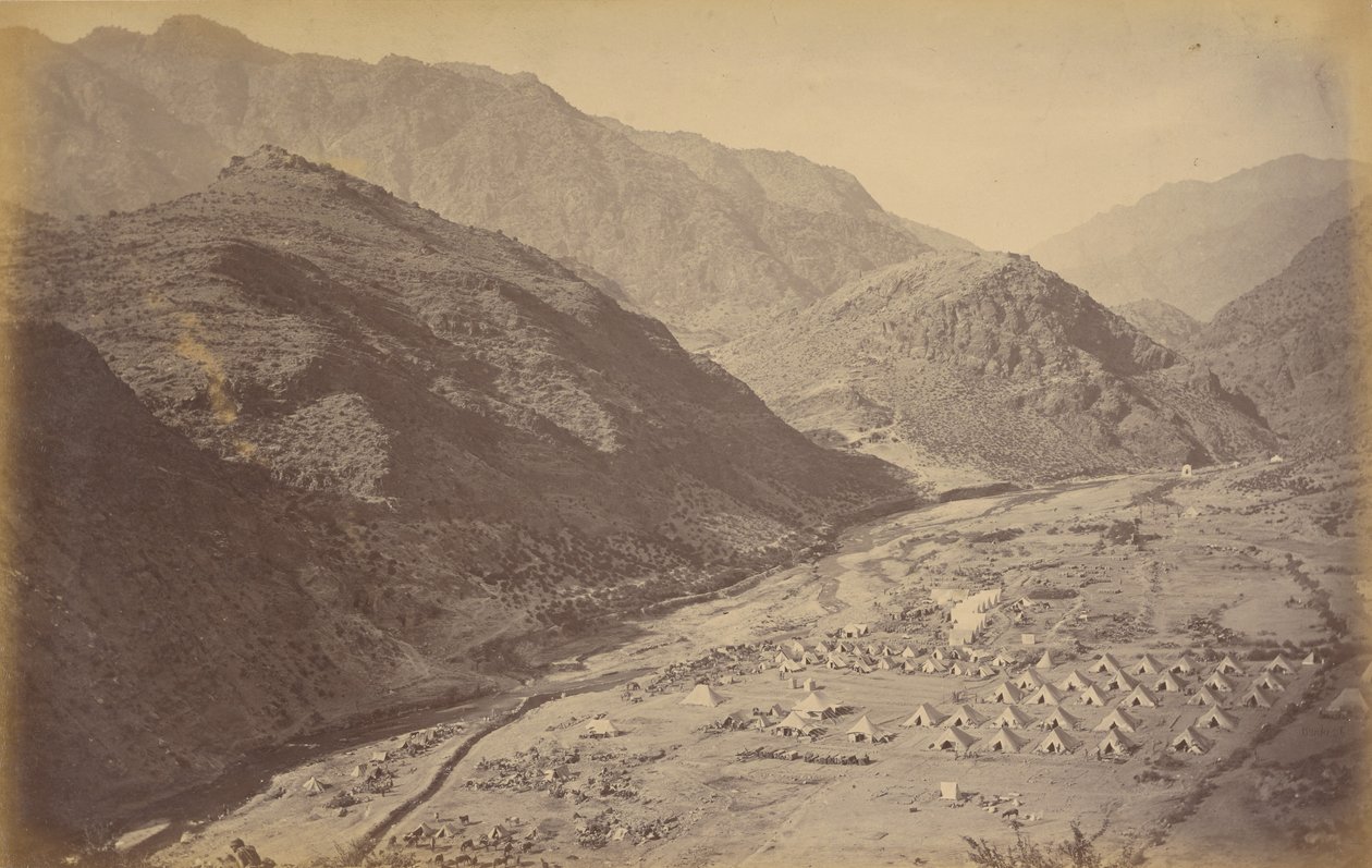 Ali Musjid e acampamento do Sultão Tarra, mostrando Sunga, onde o Major Birch e o Tenente Fitzgerald, da 27ª Infantaria do Punjab, foram mortos de John Burke