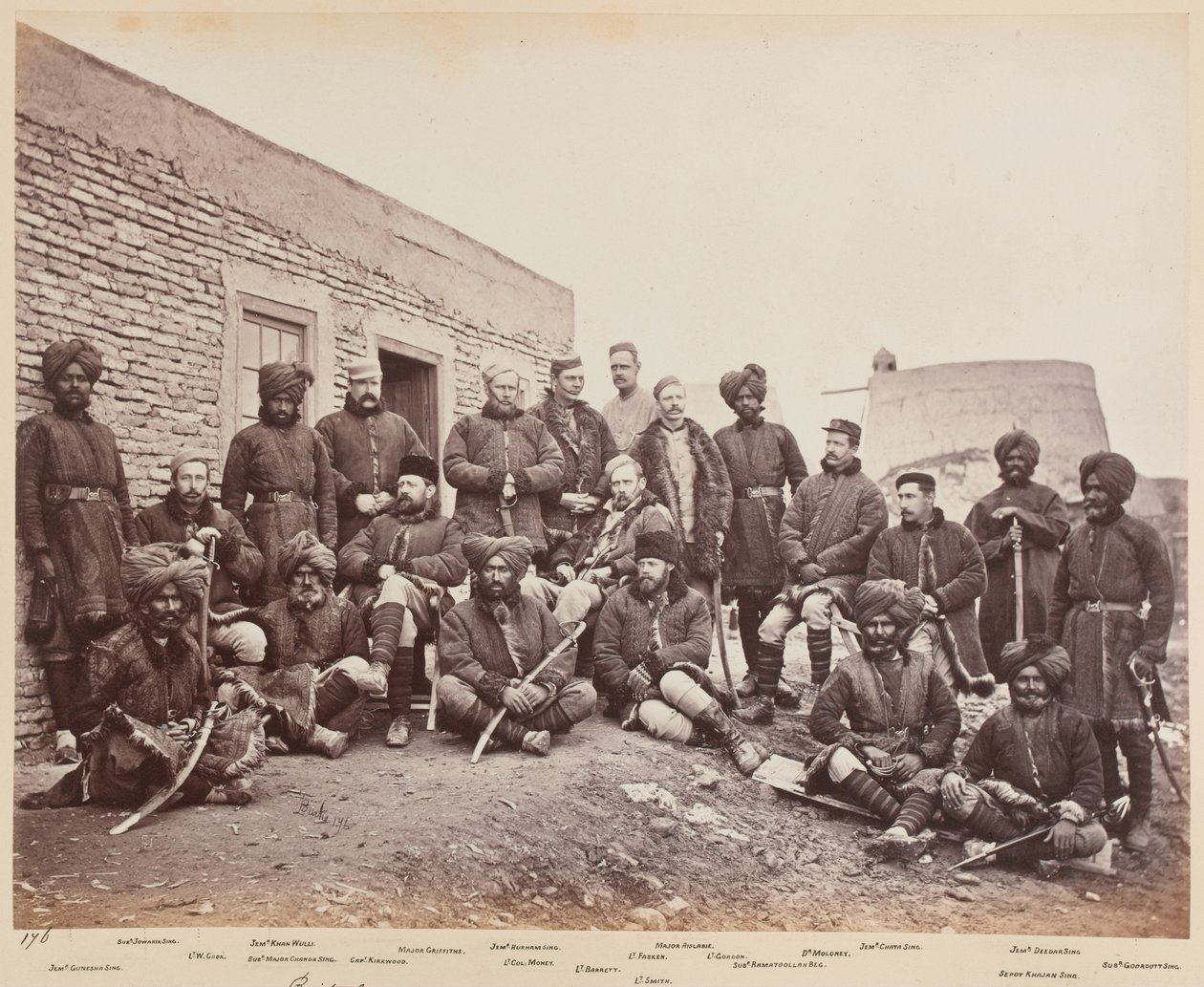 Oficiais britânicos e nativos, 3rd Sikhs, 1879 de John Burke
