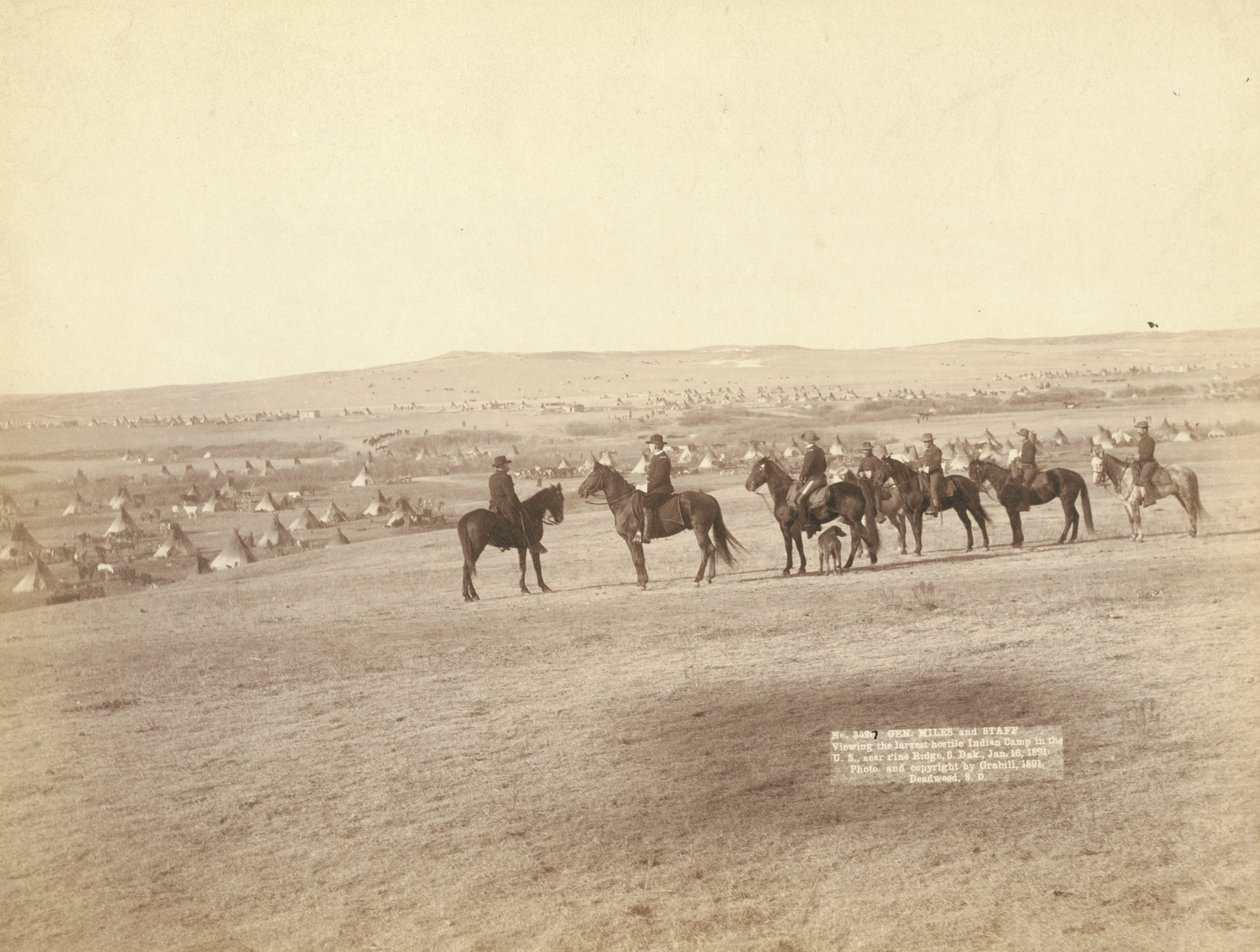 Gen. Miles e pessoal vendo o maior campo de índios hostis dos EUA, perto de Pine Ridge de John C. H. Grabill