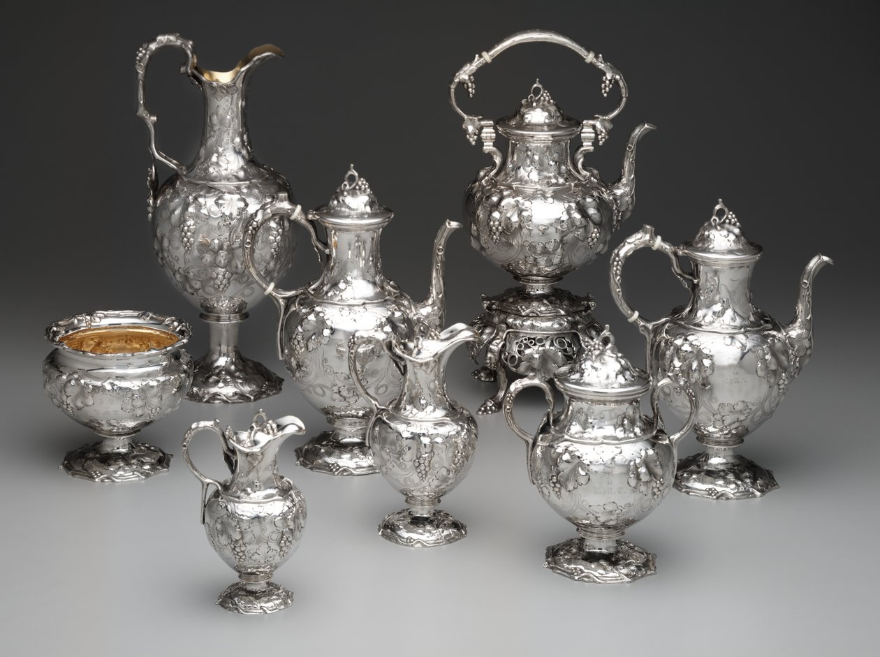 Chaleira de água no suporte, cafeteira, pote de chocolate, tigela de lixo, açucareiro, jarro de leite, jarro de creme e ewers, c.1851 (prata e marfim) de John Chandler Moore