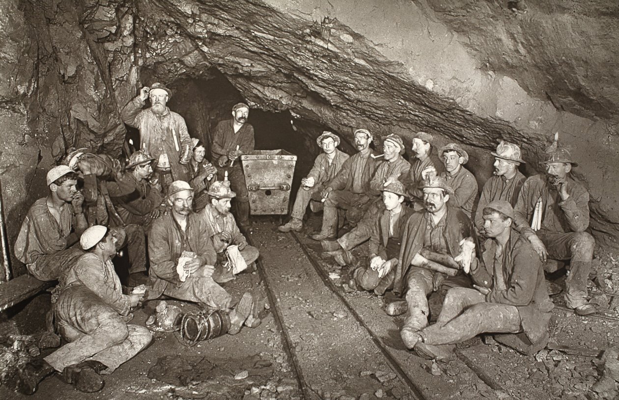 "Croust time", mina East Pool, ilustração de "Mongst mines and miners, ou Underground Scenes by Flash-Light" de J.C. Burrows e William Thomas, pub. 1893 (foto sépia) de John Charles Burrow