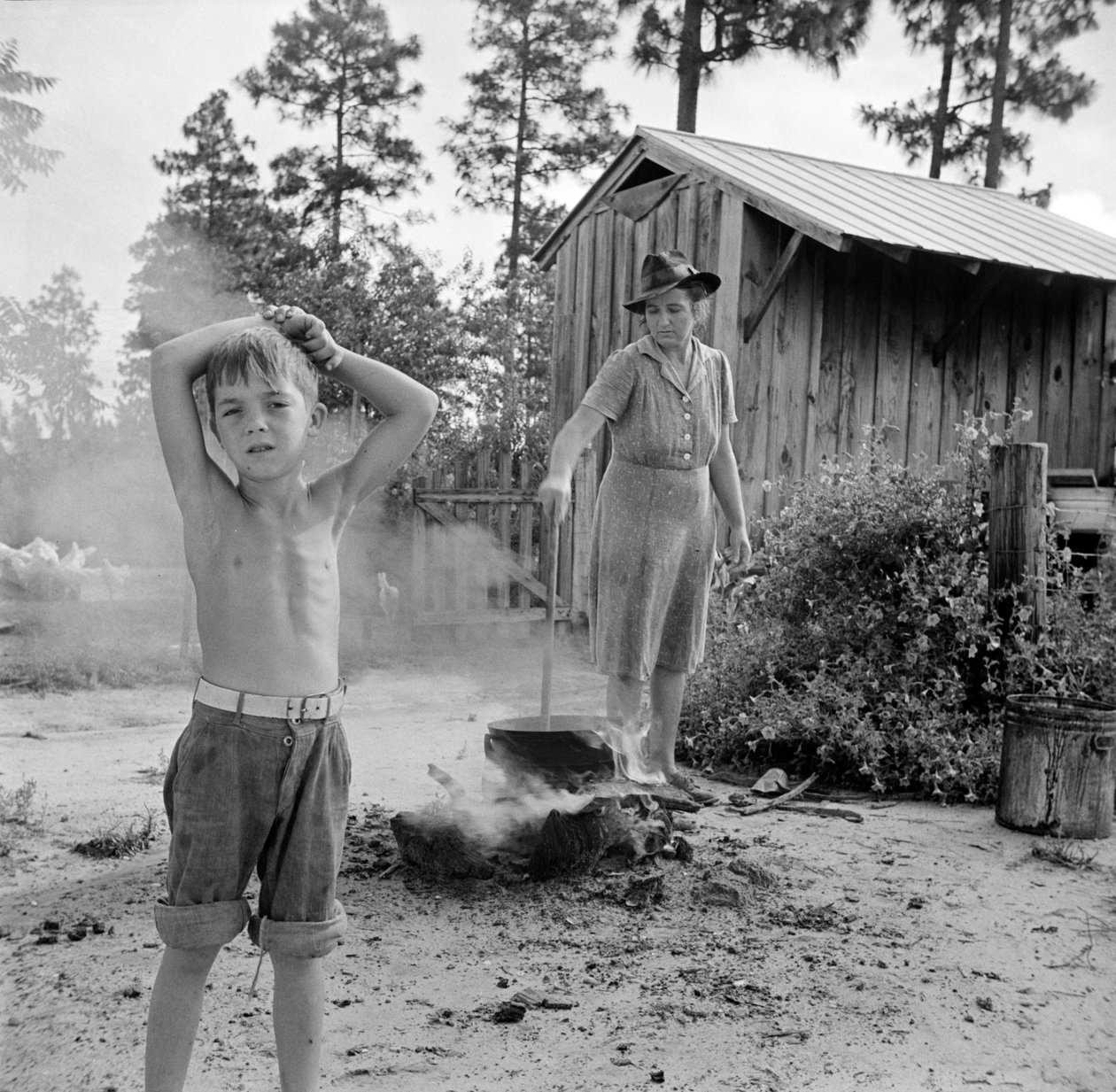 Escambia Farms, Florida. Água de lavagem a ferver na fazenda McLelland de John Collier