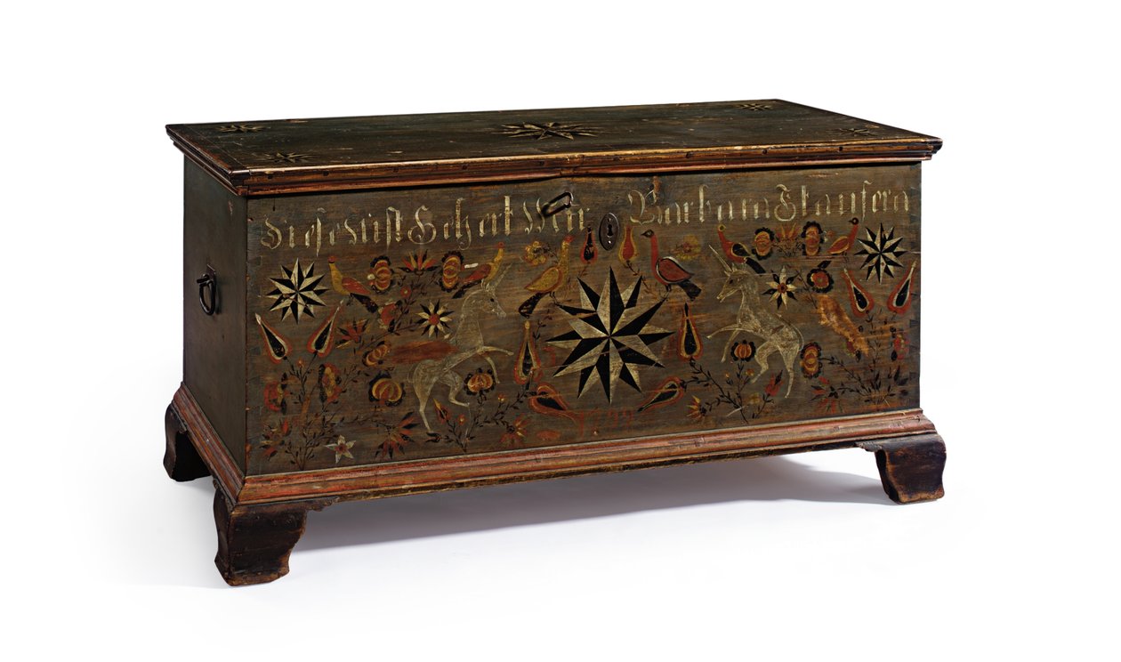 Cômoda com manta decorada feita para Barbara Stauffer, Rapho Township, Lancaster County, Pensilvânia, EUA, 1799 de John Flory