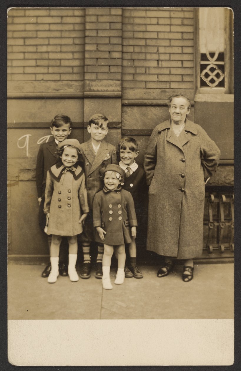 [Grupo de crianças]. de John Frank Keith
