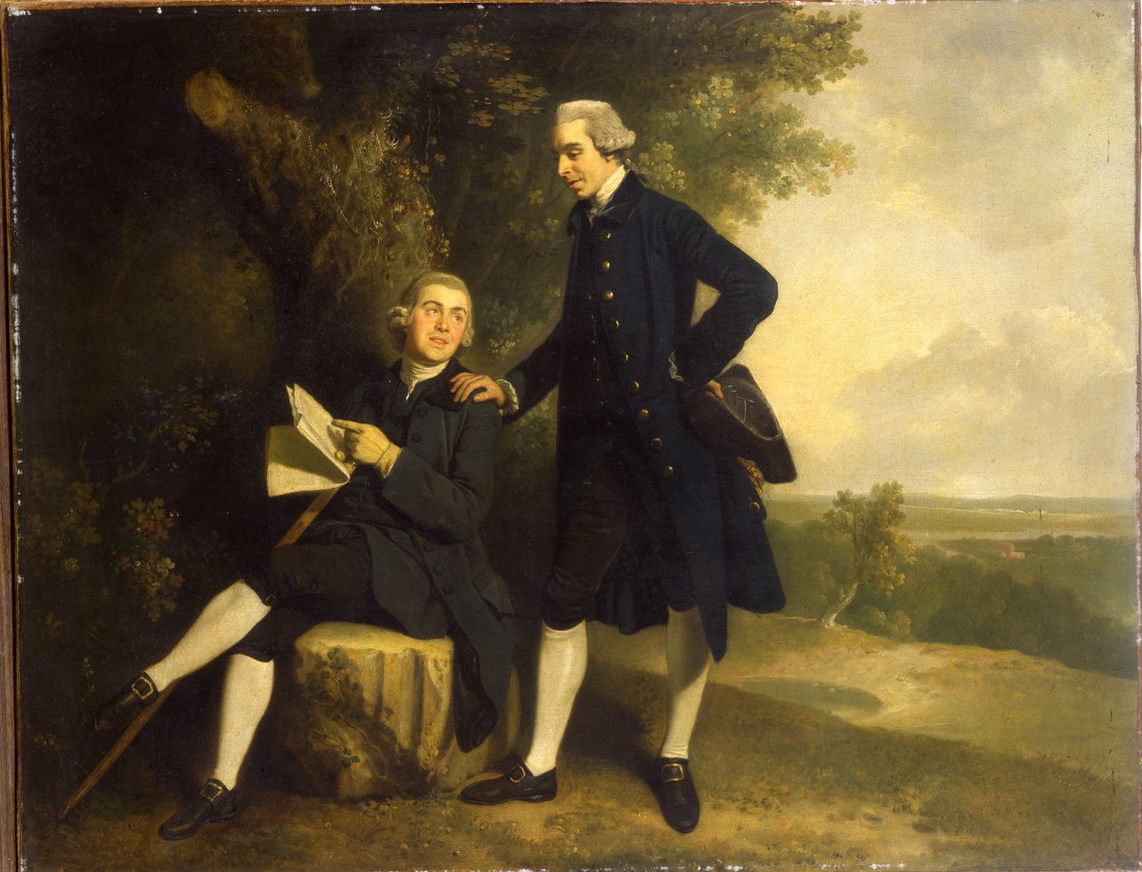 Retrato duplo de Thomas Somers Cocks e Richard Cocks de Castleditch, ambos pequenos de corpo inteiro, o antigo de casaco azul e colete segurando um tricolor preto, o último sentado em um casaco azul e colete segurando um manuscrito, em uma paisagem, de John Hamilton Mortimer