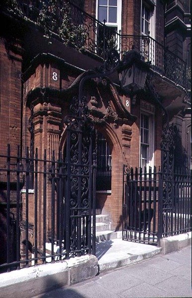 8 Portão do Palácio, construído entre 1873 e 1875 de John James Stevenson