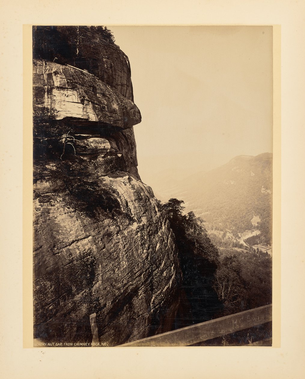 Hickory Nut Gap, em Chimney Rock, Carolina do Norte de John K. Hillers