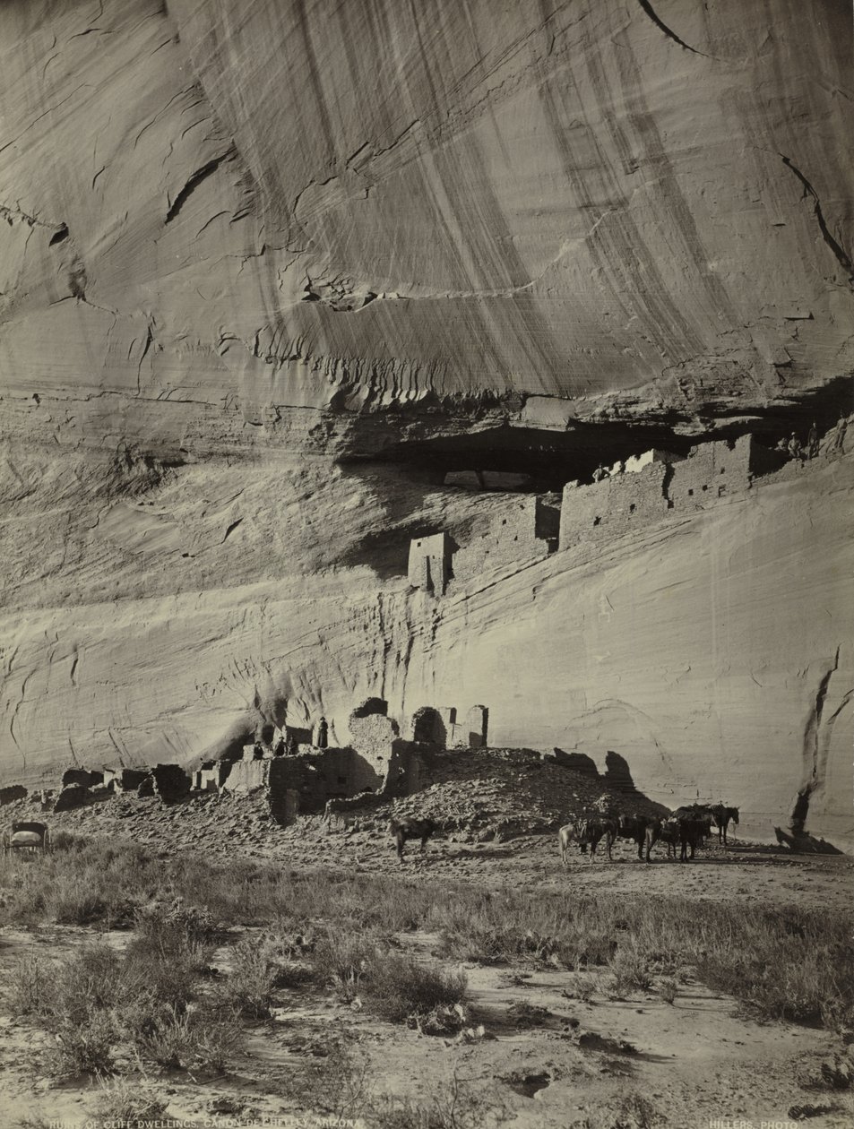 Ruínas de habitações em falésias, Cañon de Chelly, Arizona de John K. Hillers