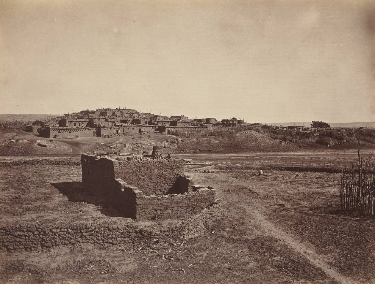 Zuni Pueblo, 1879 (foto) de John K. Hillers