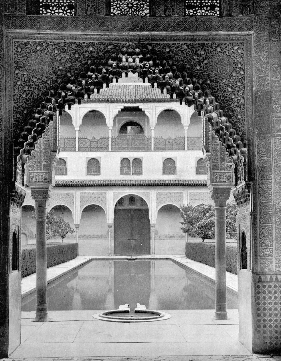 Corte das Murtas, Alhambra, Espanha, 1893. de John L. Stoddard