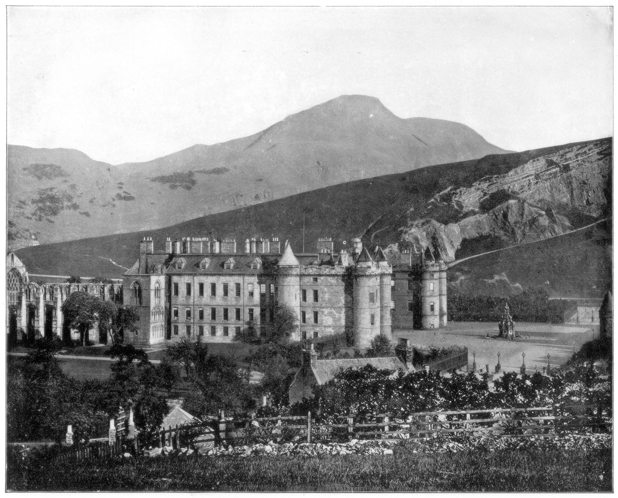 Palácio de Holyrood, Edimburgo, Escócia, final do século XIX de John L. Stoddard
