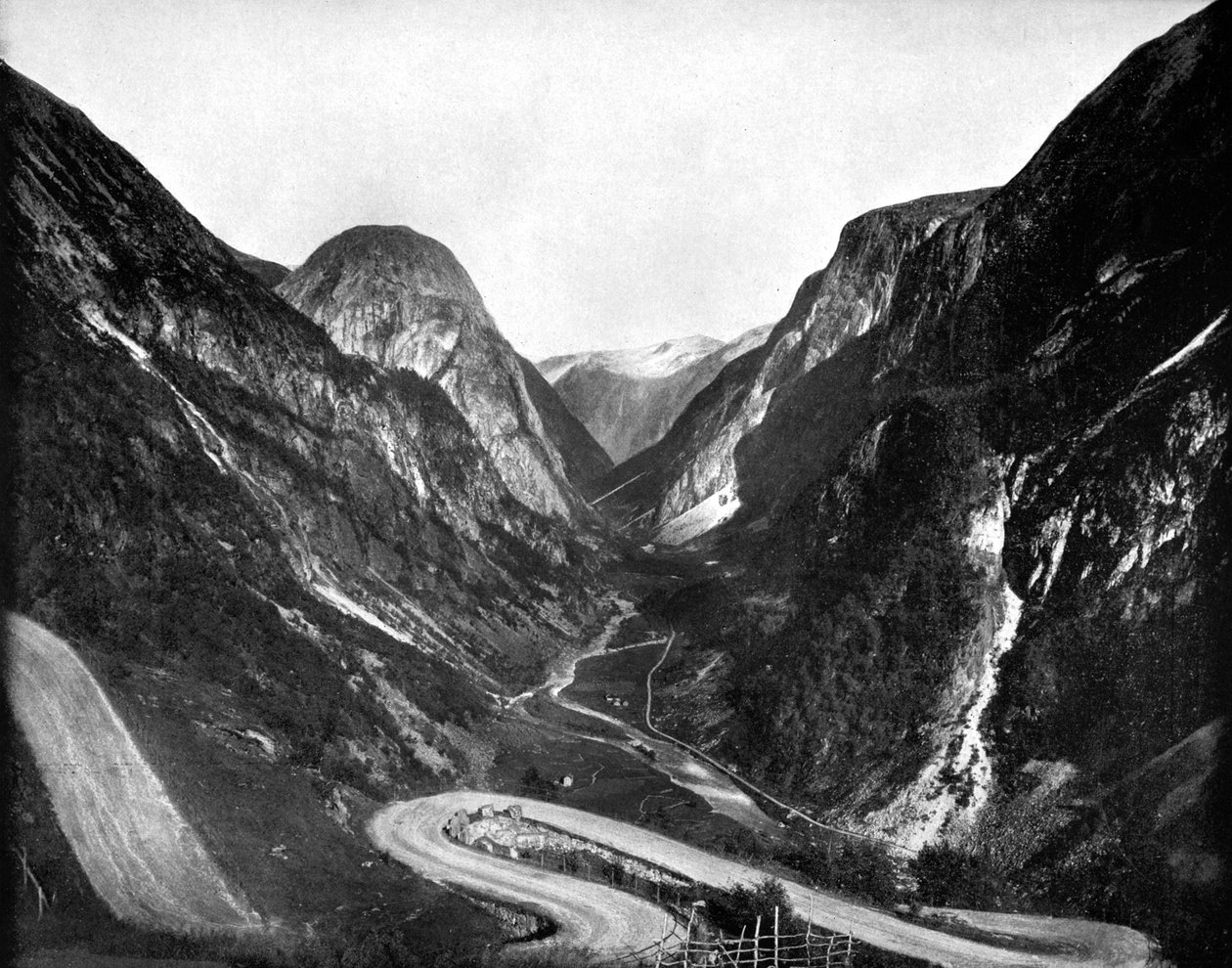 Passagem de Naerodal, Noruega, 1893. de John L. Stoddard