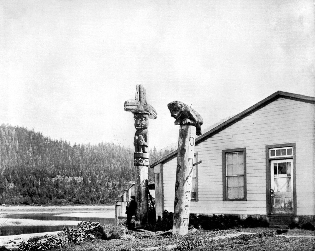 Totem Poles, Alasca, EUA, 1893. de John L. Stoddard