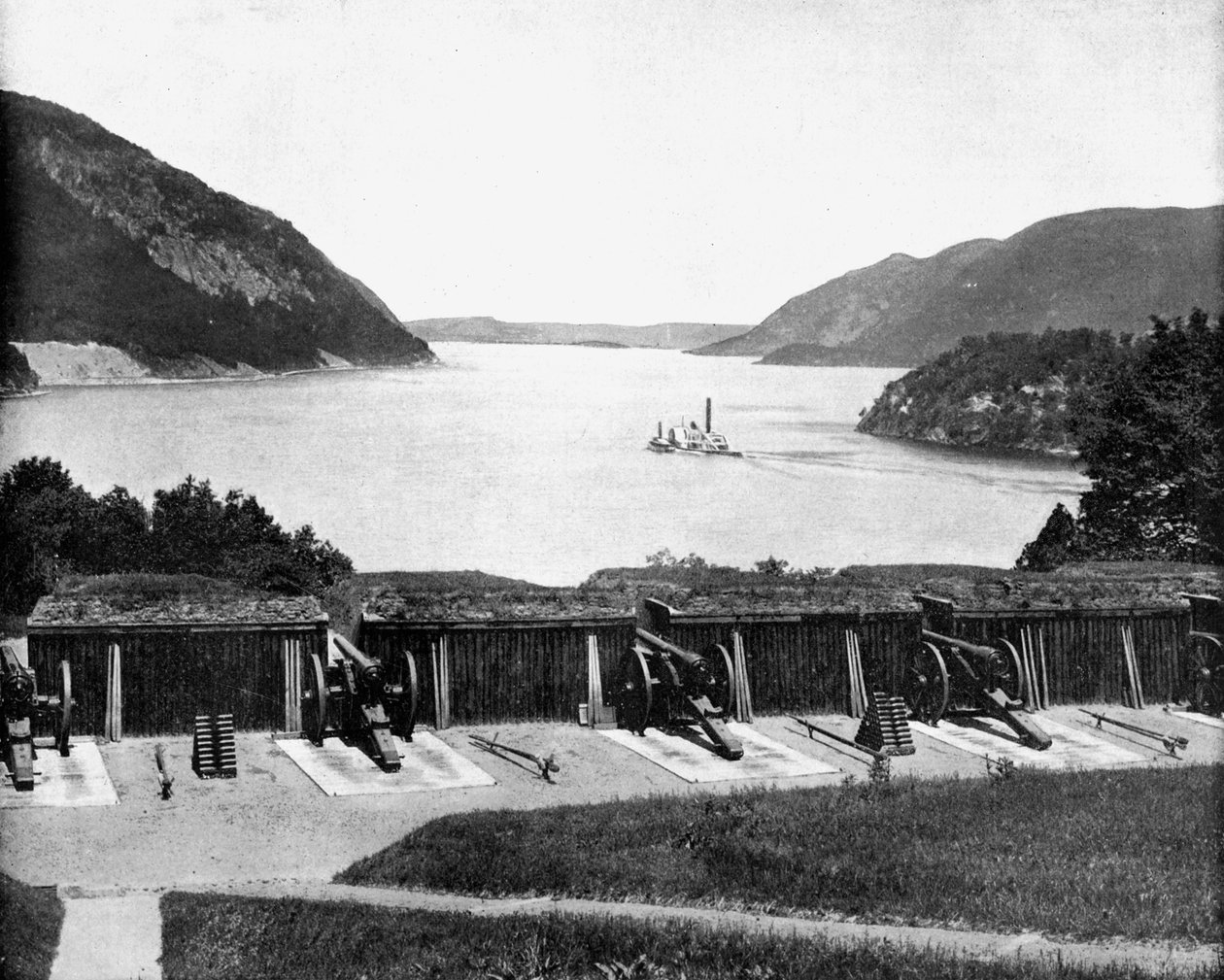 Rio Hudson, de West Point, Nova York, EUA, 1893. de John L. Stoddard