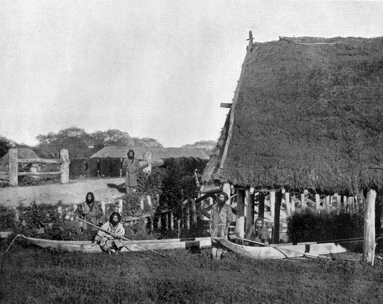 Natuals of Jesso Island in Japan here of Aborigines photo by John Lawson Stoddard (1850 1931) Traveller and Conferencier Educational publication for -Chicago (foto a p/b) de John Lawson Stoddard