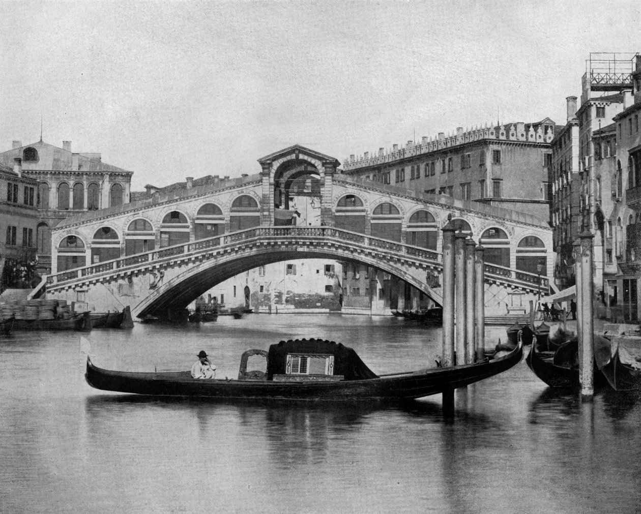 Ponte Rialto em Veneza (foto a p/b) de John Lawson Stoddard