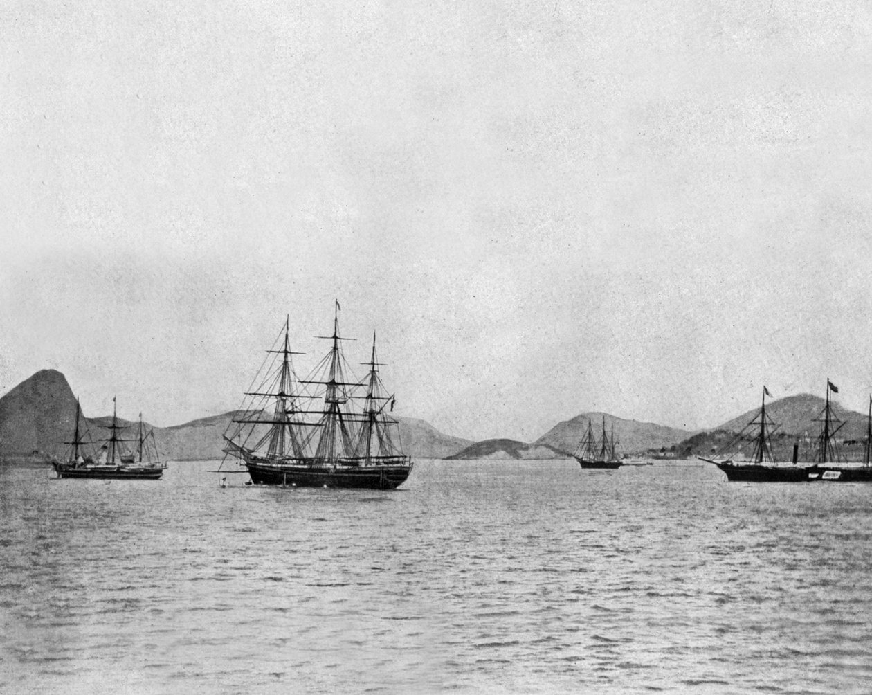 Porto do Rio de Janeiro no Brasil (foto a p/b) de John Lawson Stoddard