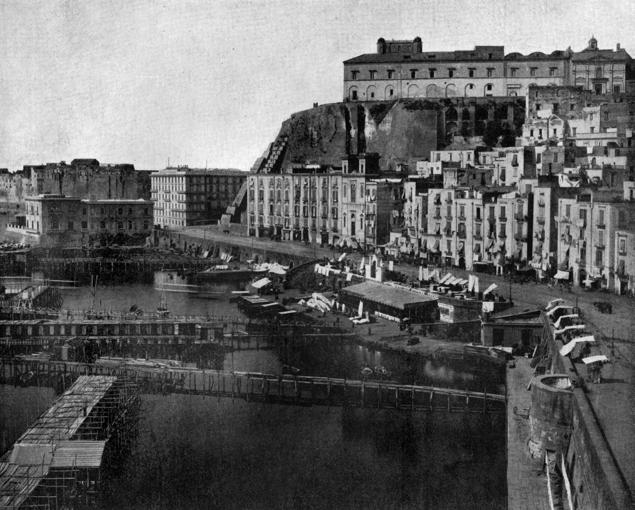 Santa Lúcia a Nápoles foto de John Lawson Stoddard (1850 1931) Publicação educacional para -Chicago (foto a p/b) de John Lawson Stoddard