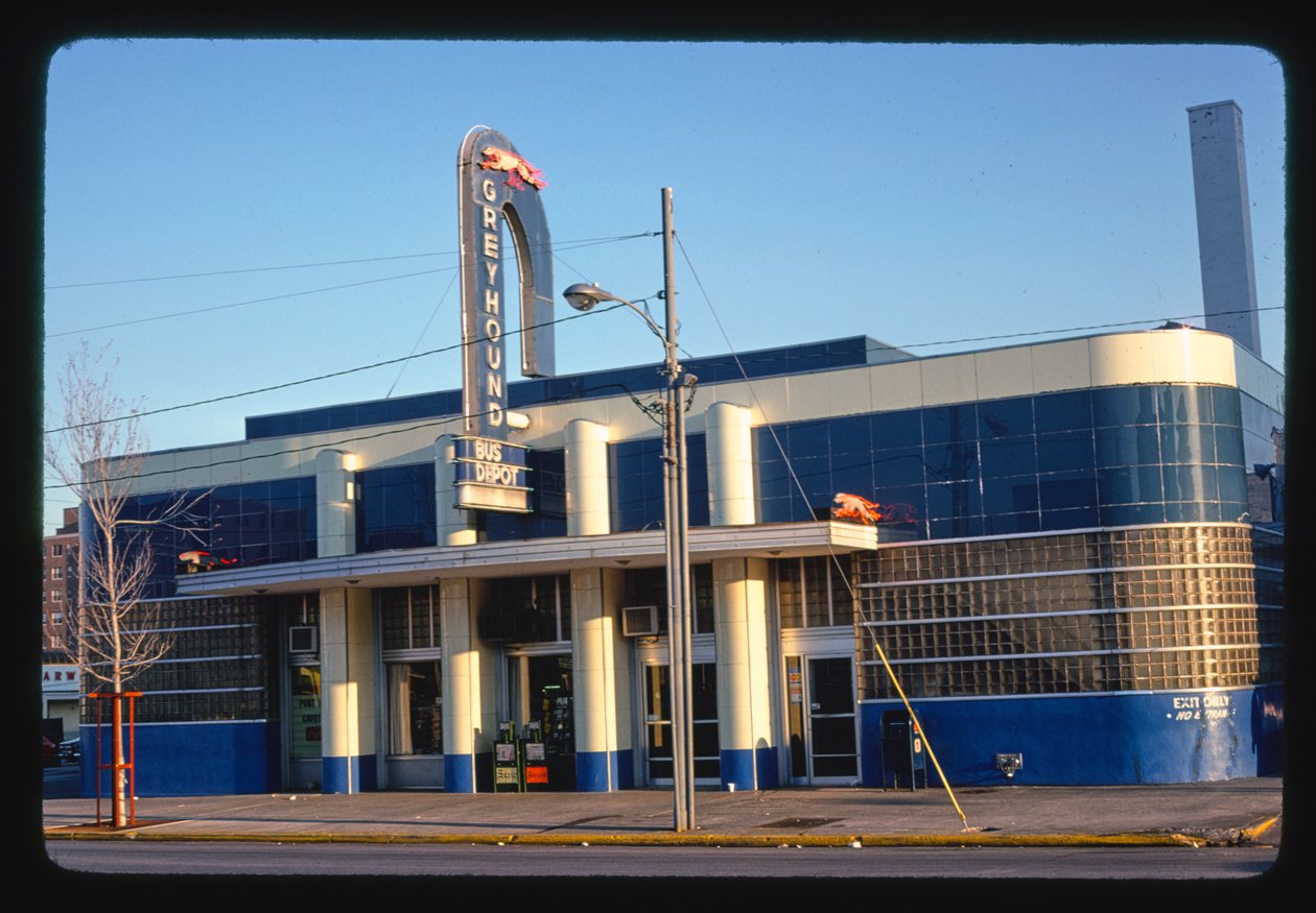 Depósito de autocarros Greyhound, Columbia, Carolina do Sul, EUA de John Margolies