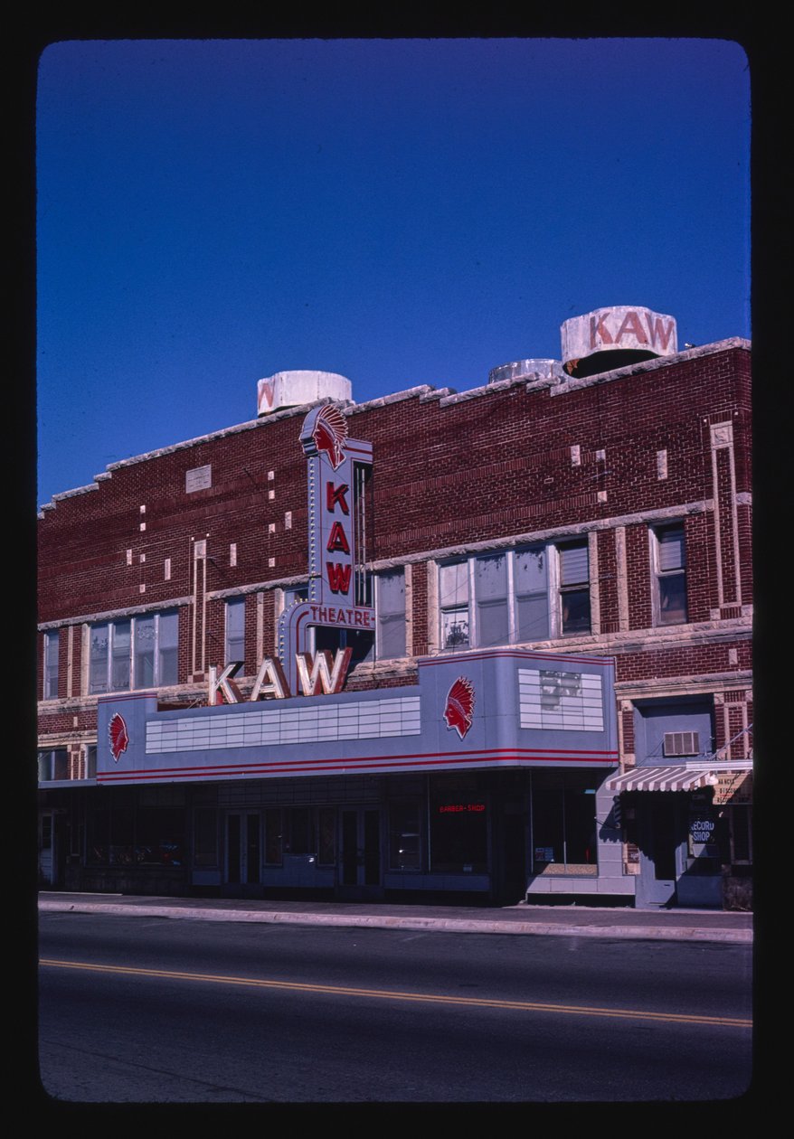 Kaw Theater, Washington Street, Junction City, Kansas, EUA de John Margolies