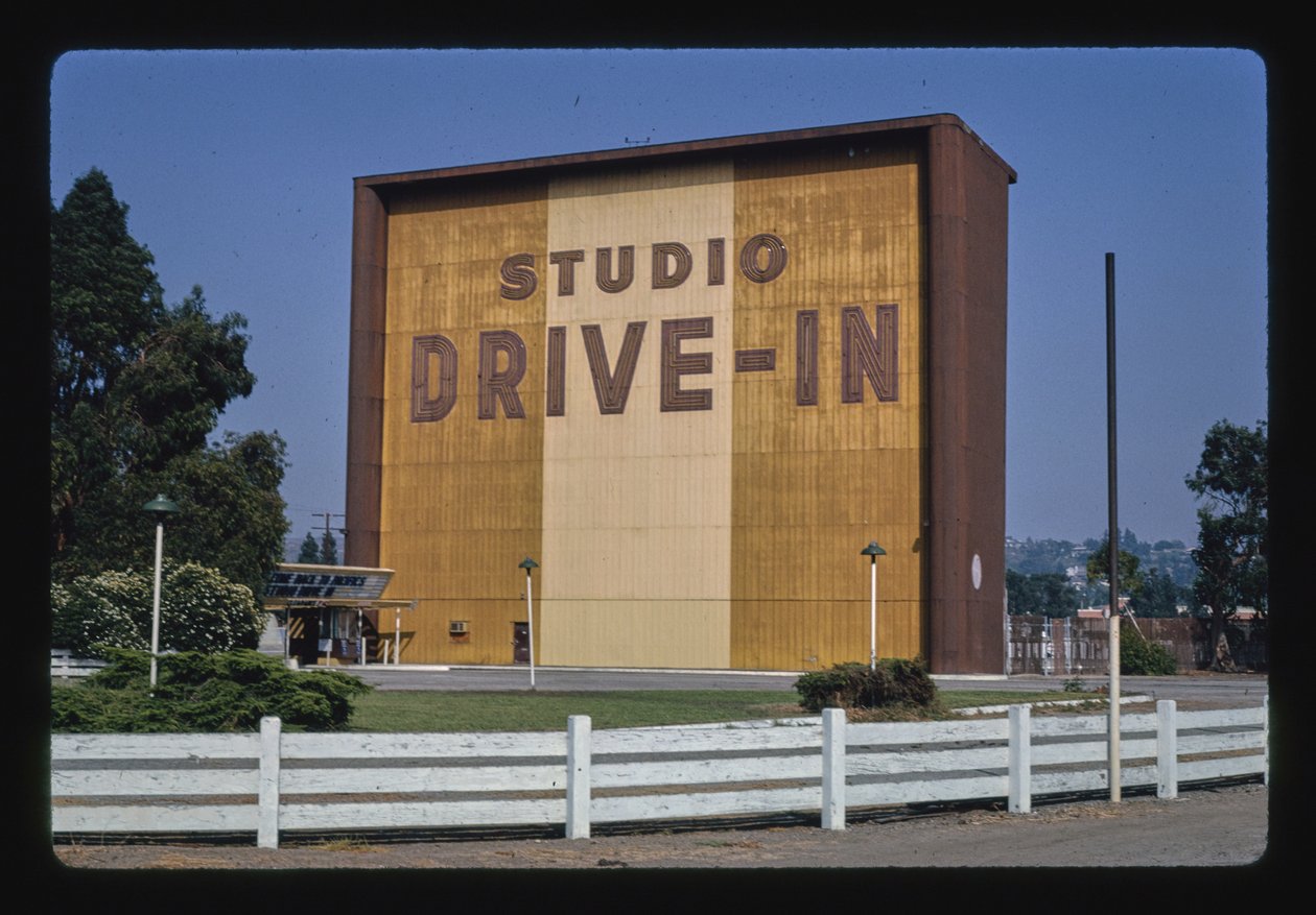Studio Drive-In, Culver City, Califórnia, EUA de John Margolies