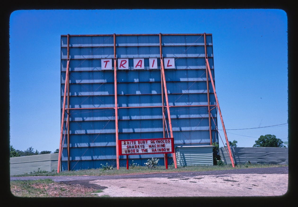 Trail Drive-In, Athens, Texas, EUA de John Margolies