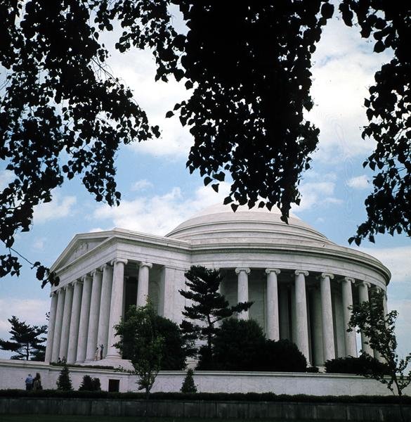 O Jefferson Memorial, construído em 1938-43 de John Russell Pope