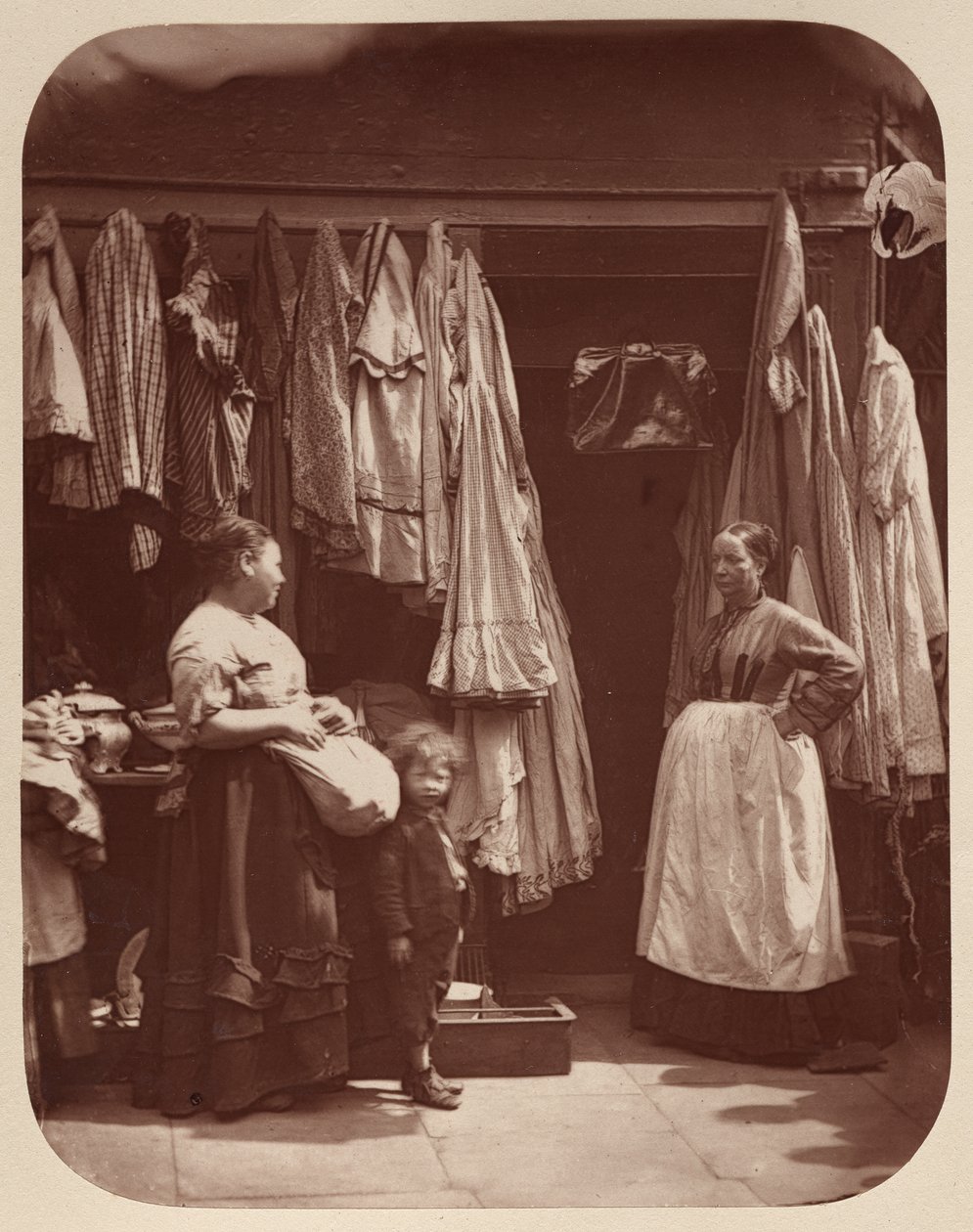 Uma Loja de Roupa Antiga, Sete Marcadores de John Thomson