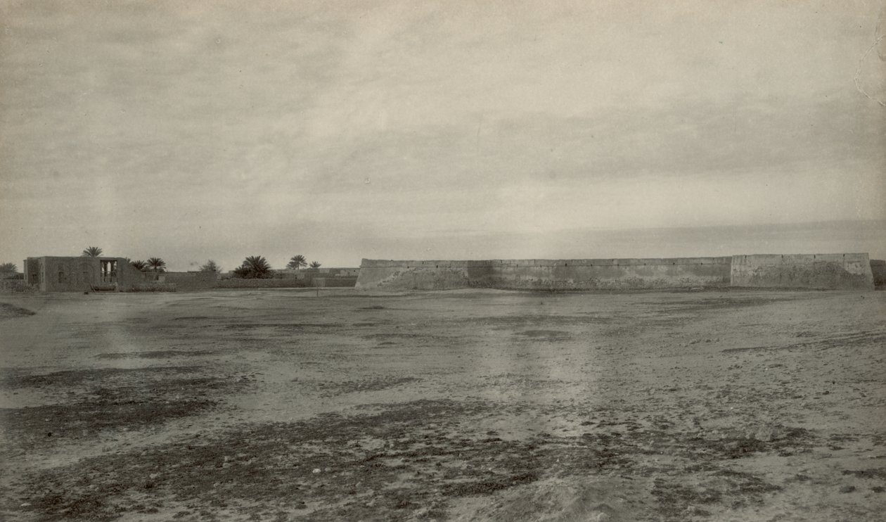 Forte, presumivelmente o Forte Mosselstein do VOC em Band-e Charak perto de Bandar-e Lengeh no Irão de John Thomson