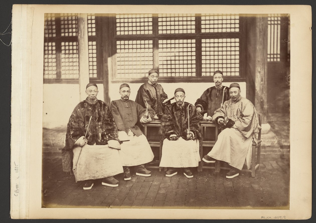 [Retrato de grupo de homens] de John Thomson