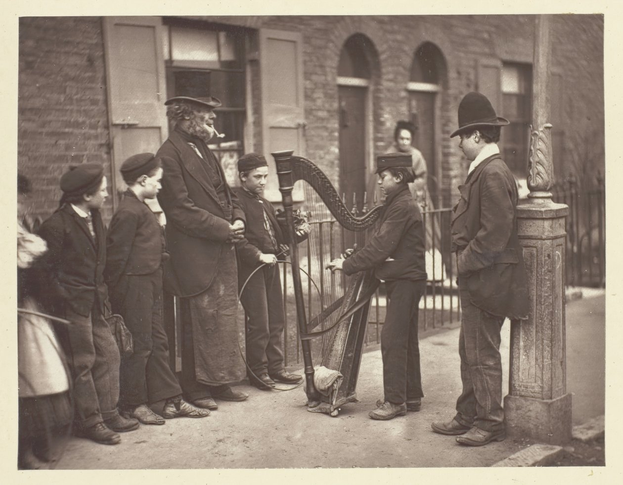 Músicos de Rua Halian, 1881. de John Thomson
