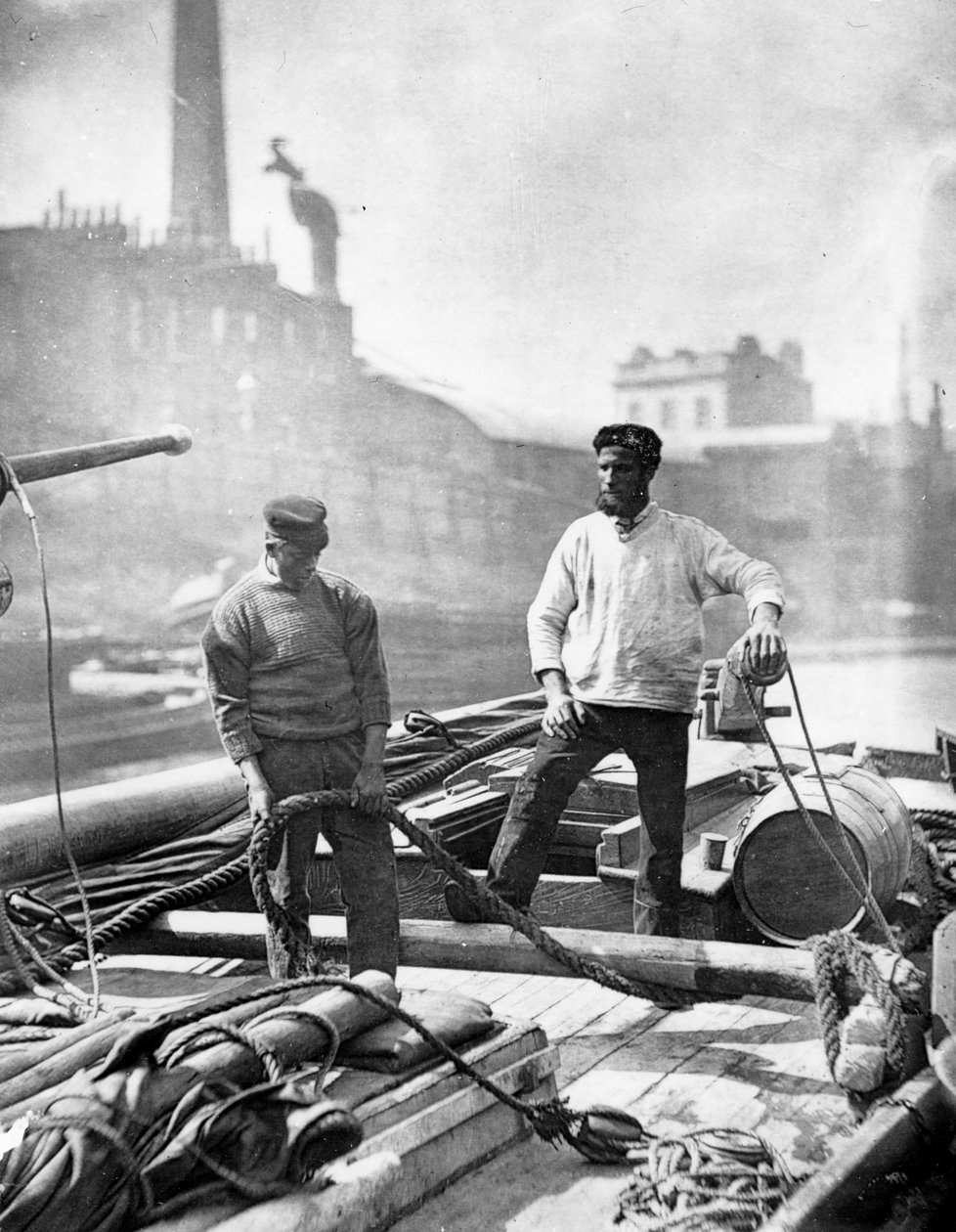 Trabalhadores na "Estrada Silenciosa", 1877-78 de John Thomson
