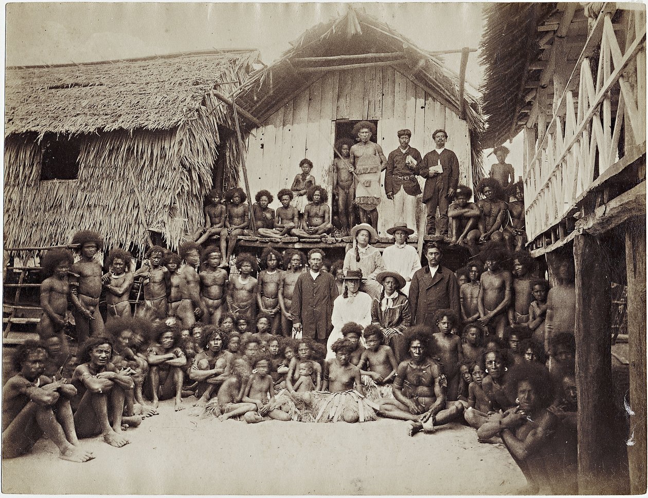 Casa da Missão Parimata, Aroma, Nova Guiné, 1885 (albumen print) de John W. Lindt